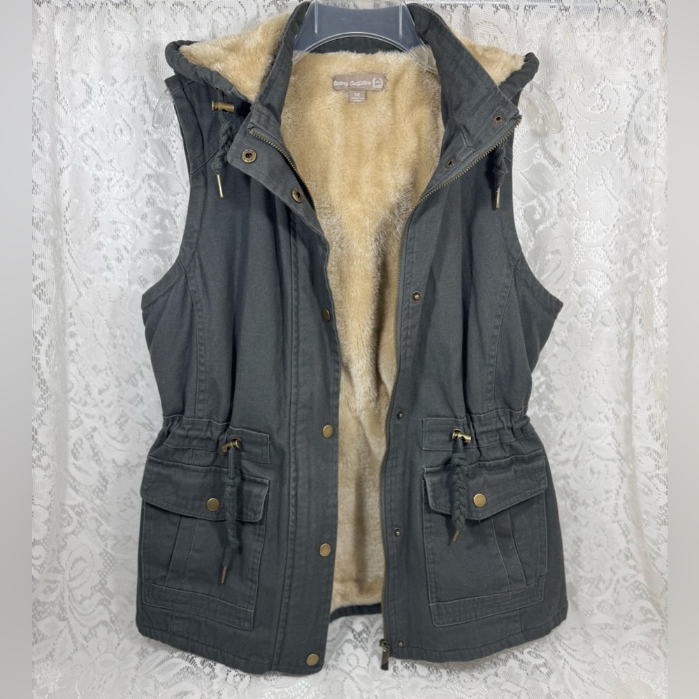 Victory Outfitters Fur lined hooded Utility Military style vest Olive Women’s M